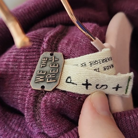 We The Free Juicy Long Sleeve Cowl Neck Knit Top Purple Open back Date SMALL - Picture 7 of 7